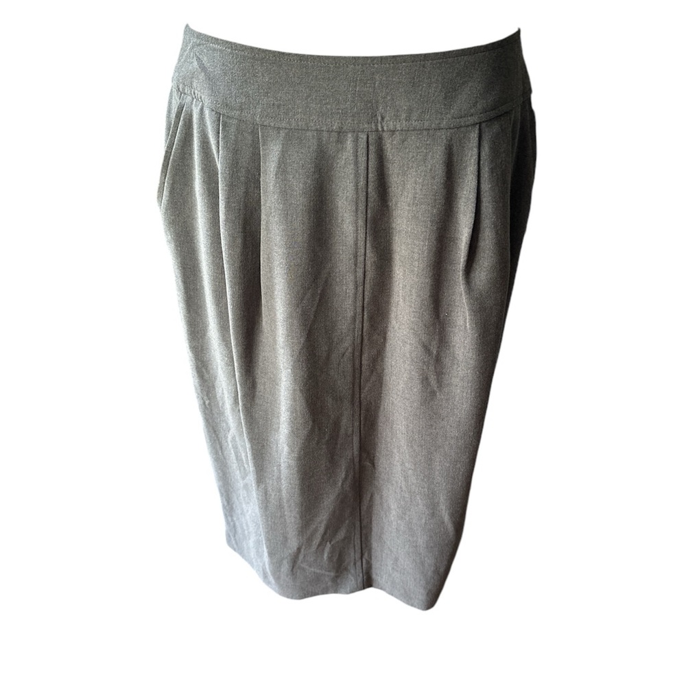 Pleated pencil skirt